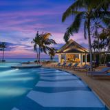 Avani+ Fares Maldives Resort, Bild 1