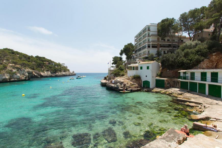 Hotel Pinos Playa - Cala Santanyi | vtours